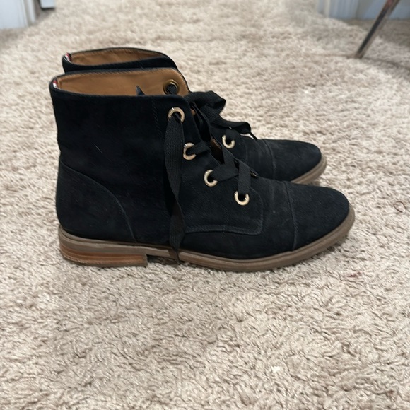 Tommy Hilfiger Shoes - Tommy Hilfiger size 11 suede booties